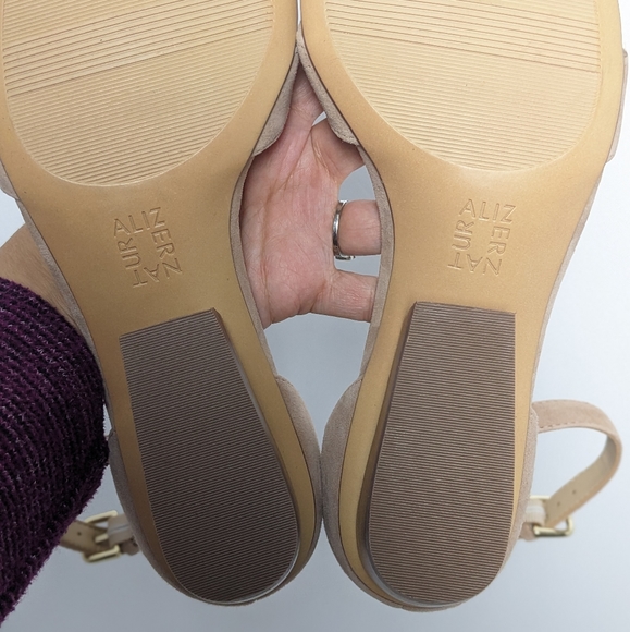 NWOT Naturalizer suede sandals - Picture 13 of 16
